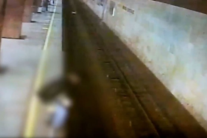 In the Tashkent metro, the man threw under the train