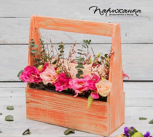 Flower arrangement in a wooden box