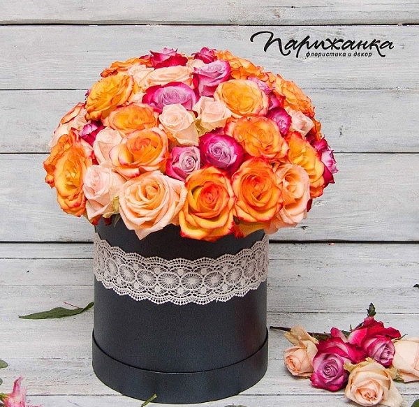 Roses in a hatbox
